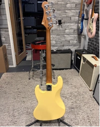 JET Guitars JJB-300 Electric Bass Roasted MN Vintage Yellow