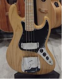 Used Fender American Vintage '74 Jazz Bass MN Natural (Includes Hard Case & Case Candy)